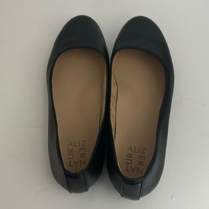 Black comfortable flat.